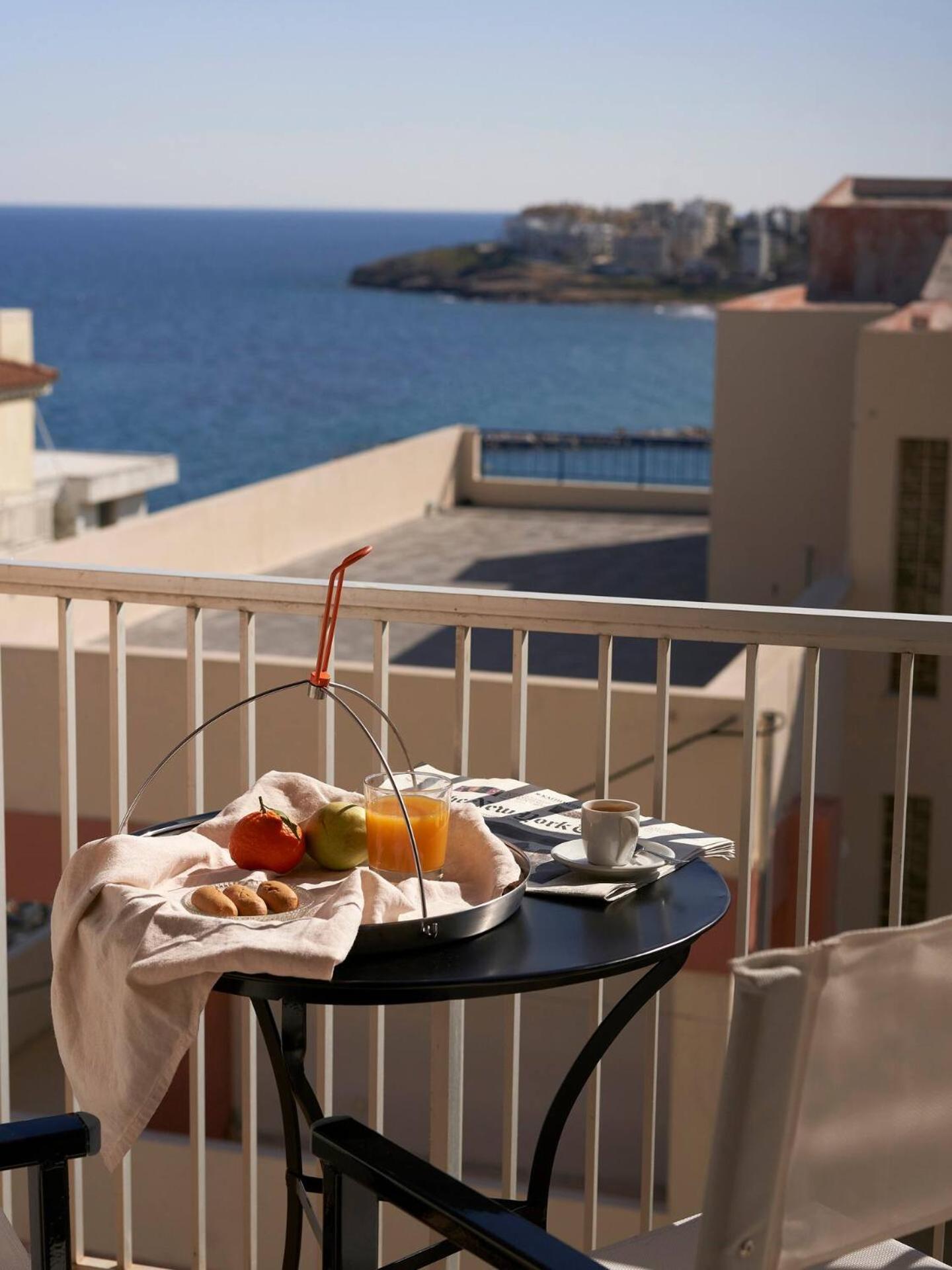 On The Port: Studio Rafina  Luaran gambar